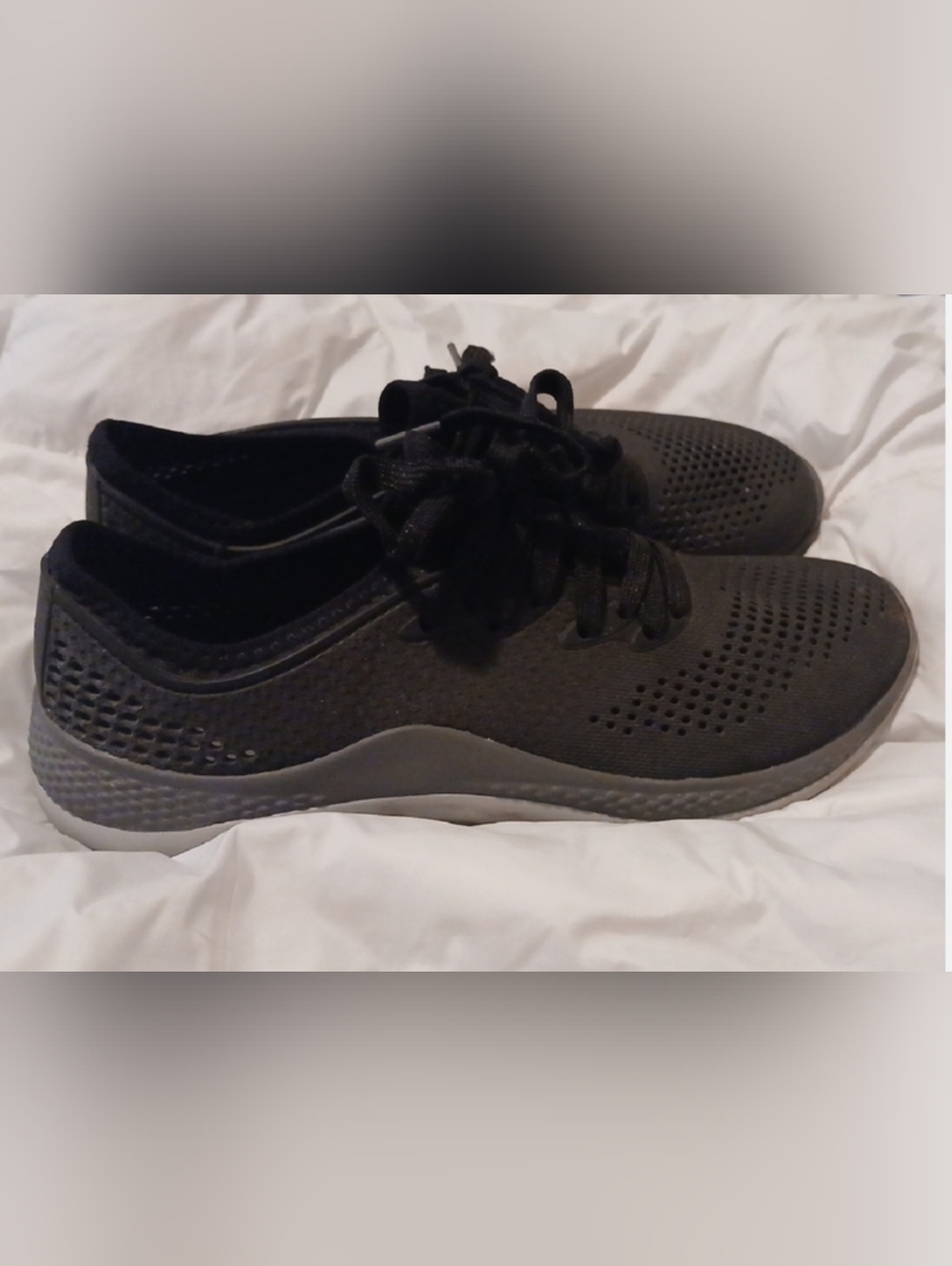 9 Womens CROCS Black Perforated Knit Athletic Sneakers